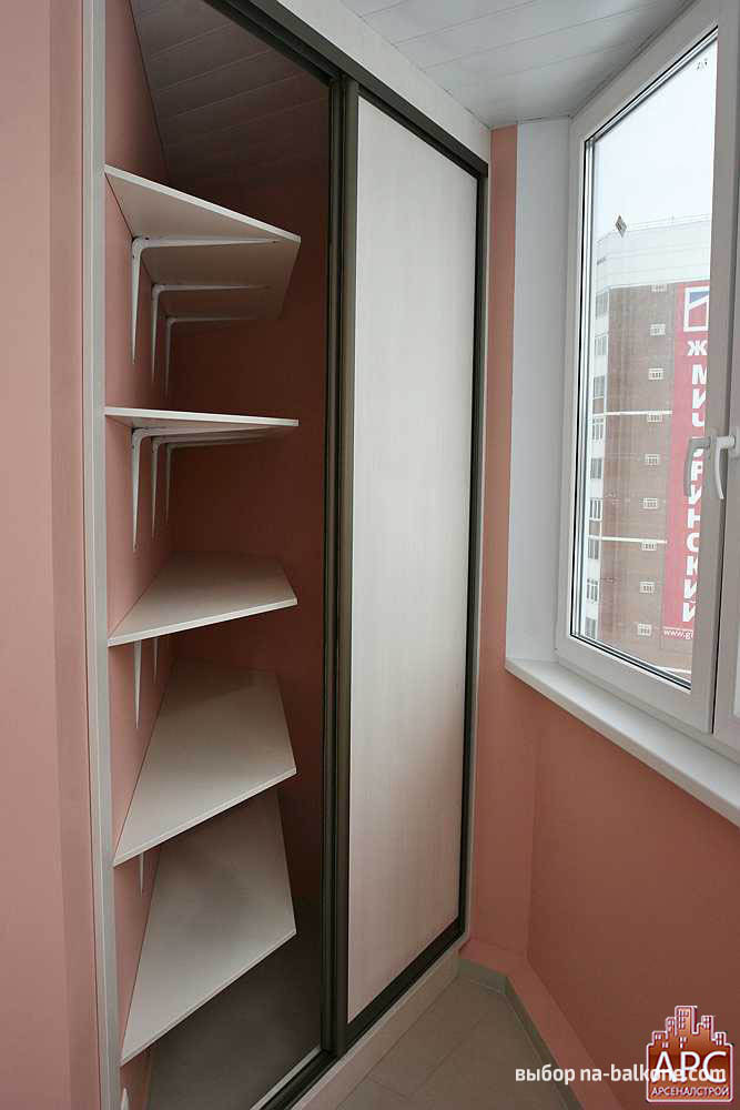 Особенности угловых шкафов на балкон
